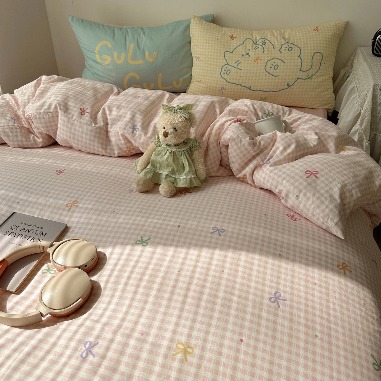 91家纺网 家纺一手货源 找家纺 瑞莱 2026春季13372印花大版枕套甜酷风四件套 夏日恋格（粉）