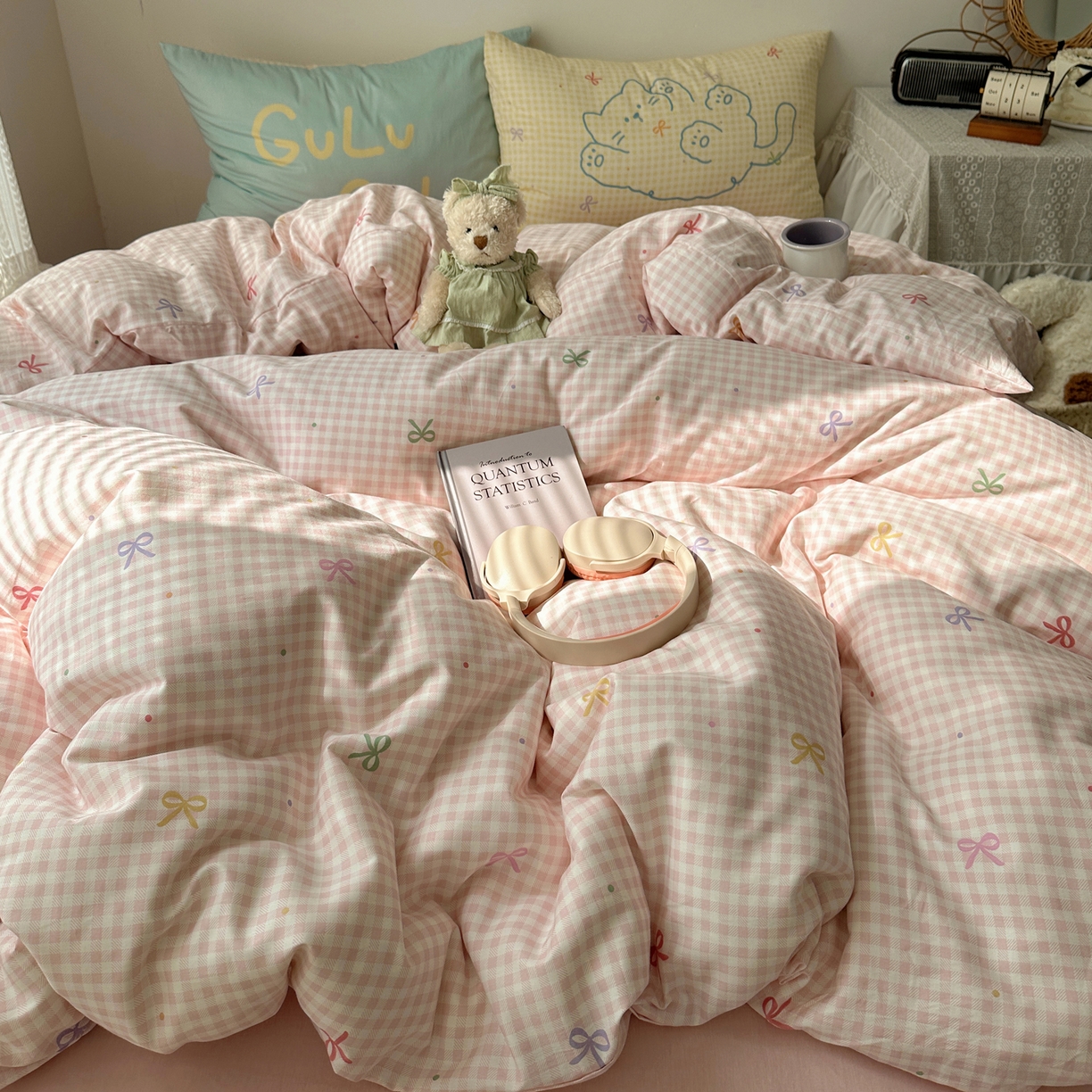 91家纺网 家纺一手货源 找家纺 瑞莱 2026春季13372印花大版枕套甜酷风四件套 夏日恋格（粉）