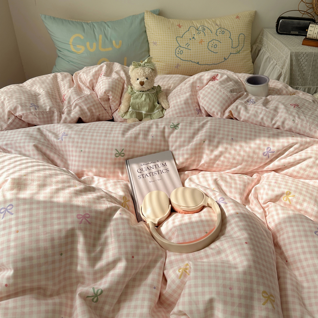 91家纺网 家纺一手货源 找家纺 瑞莱 2026春季13372印花大版枕套甜酷风四件套 夏日恋格（粉）