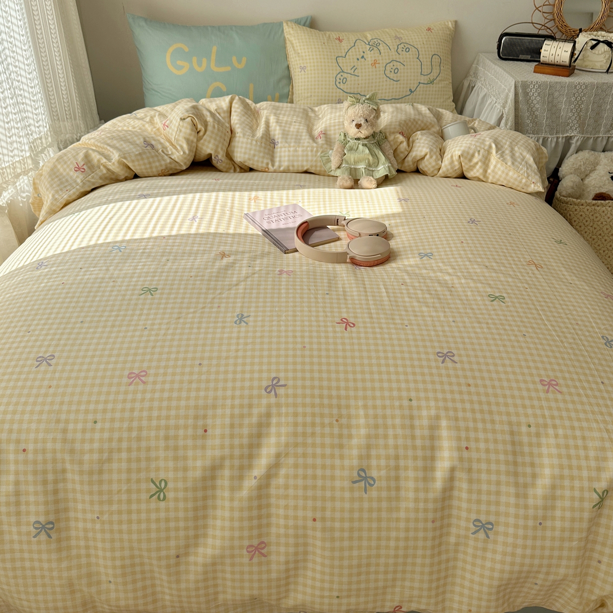 91家纺网 家纺一手货源 找家纺 瑞莱 2026春季13372印花大版枕套甜酷风四件套 夏日恋格（黄）