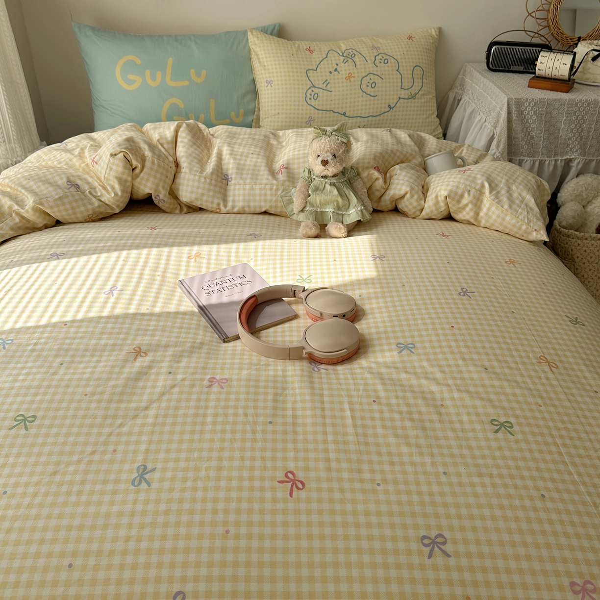 91家纺网 家纺一手货源 找家纺 瑞莱 2026春季13372印花大版枕套甜酷风四件套 夏日恋格（黄）