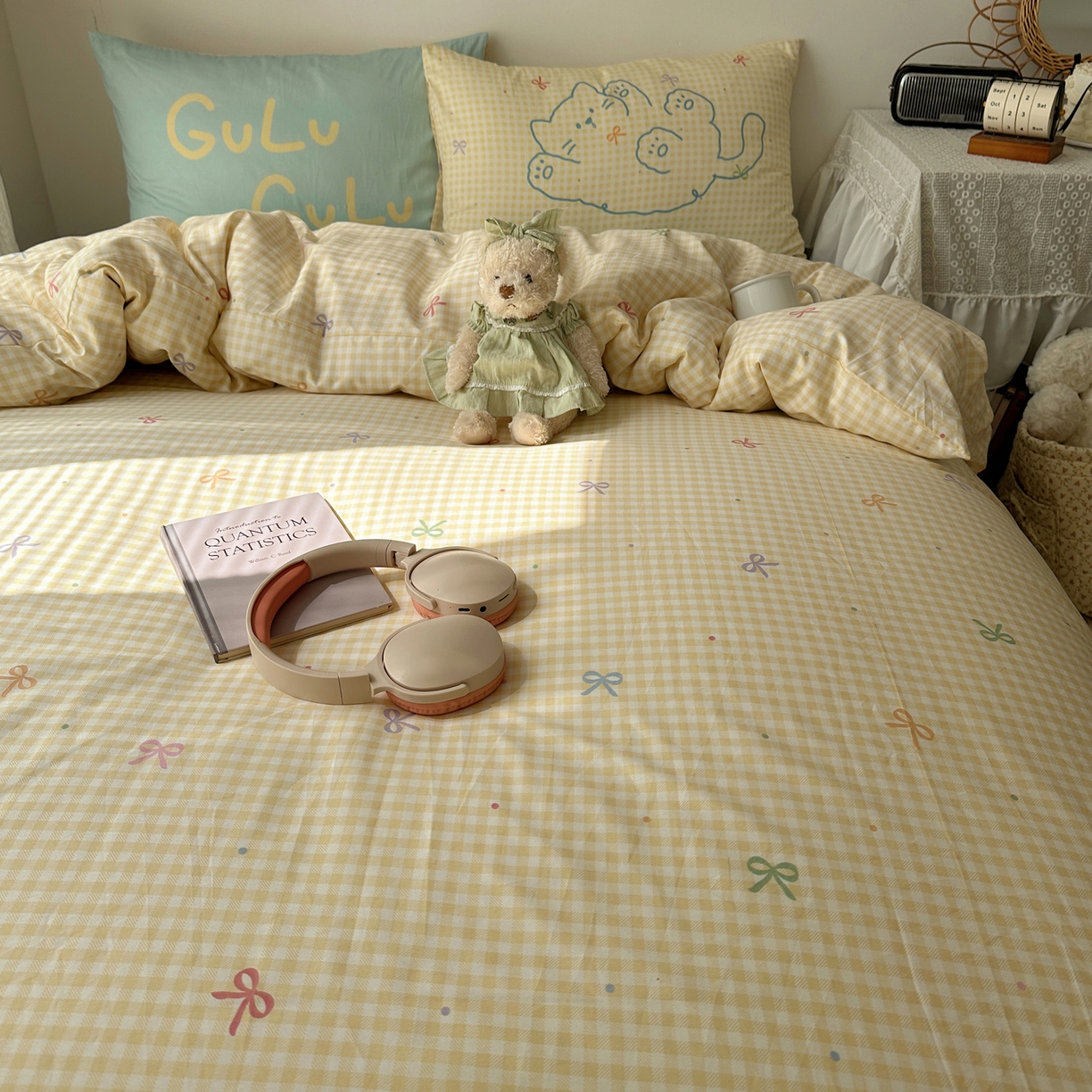 91家纺网 家纺一手货源 找家纺 瑞莱 2026春季13372印花大版枕套甜酷风四件套 夏日恋格（黄）