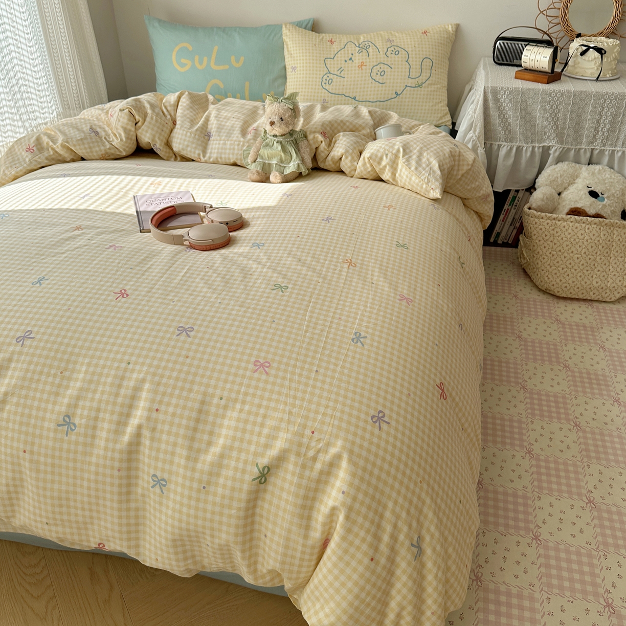 91家纺网 家纺一手货源 找家纺 瑞莱 2026春季13372印花大版枕套甜酷风四件套 夏日恋格（黄）