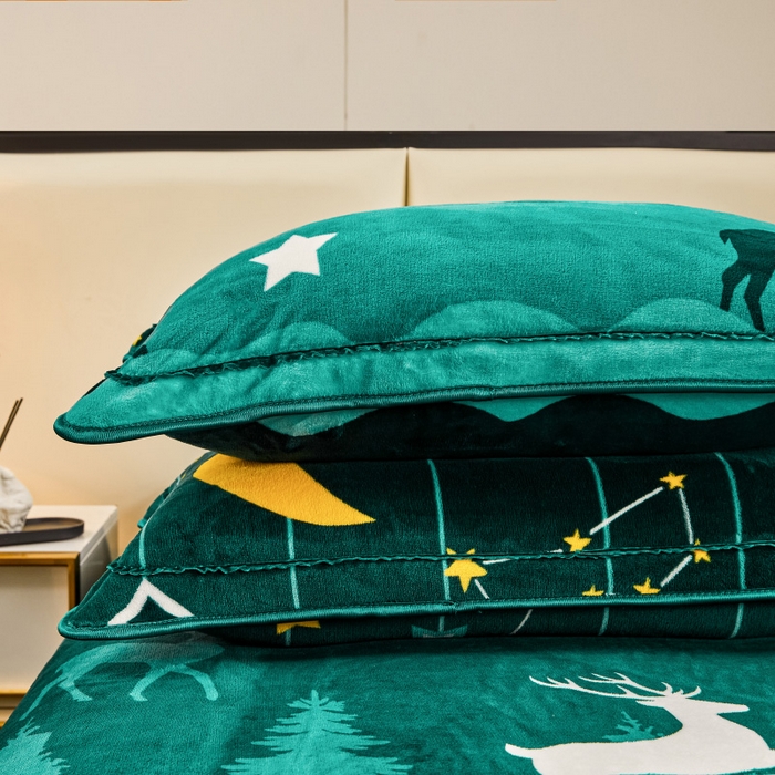 91家纺网 家纺一手货源 找家纺 博兰蒂 2025新款床裙款高克重牛奶绒印花四件套 迷情鹿