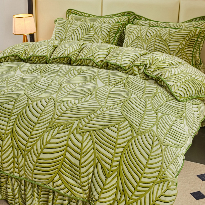 91家纺网 家纺一手货源 找家纺 博兰蒂 2025新款床裙款高克重牛奶绒印花四件套 叶之舒-绿