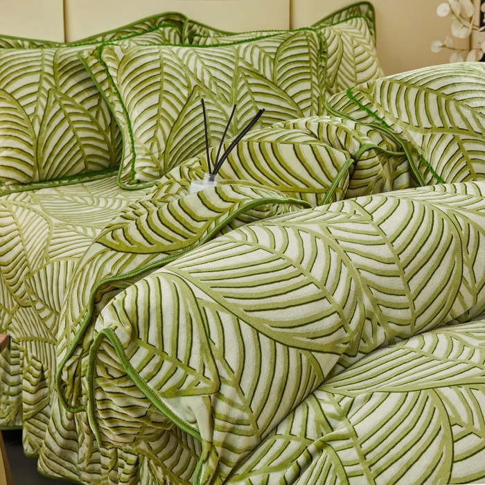 91家纺网 家纺一手货源 找家纺 博兰蒂 2025新款床裙款高克重牛奶绒印花四件套 叶之舒-绿