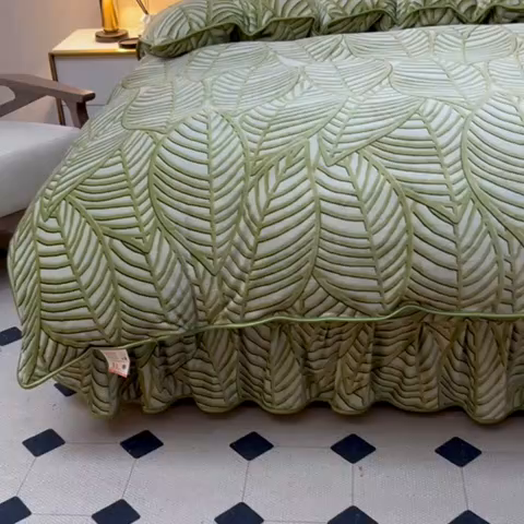 91家纺网 家纺一手货源 找家纺 博兰蒂 2025新款床裙款高克重牛奶绒印花四件套 叶之舒-绿