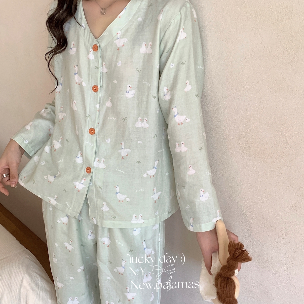 91家纺网 家纺一手货源 找家纺 （总） 纽约生活 2025新款有氧纱V领套装（会员-5）