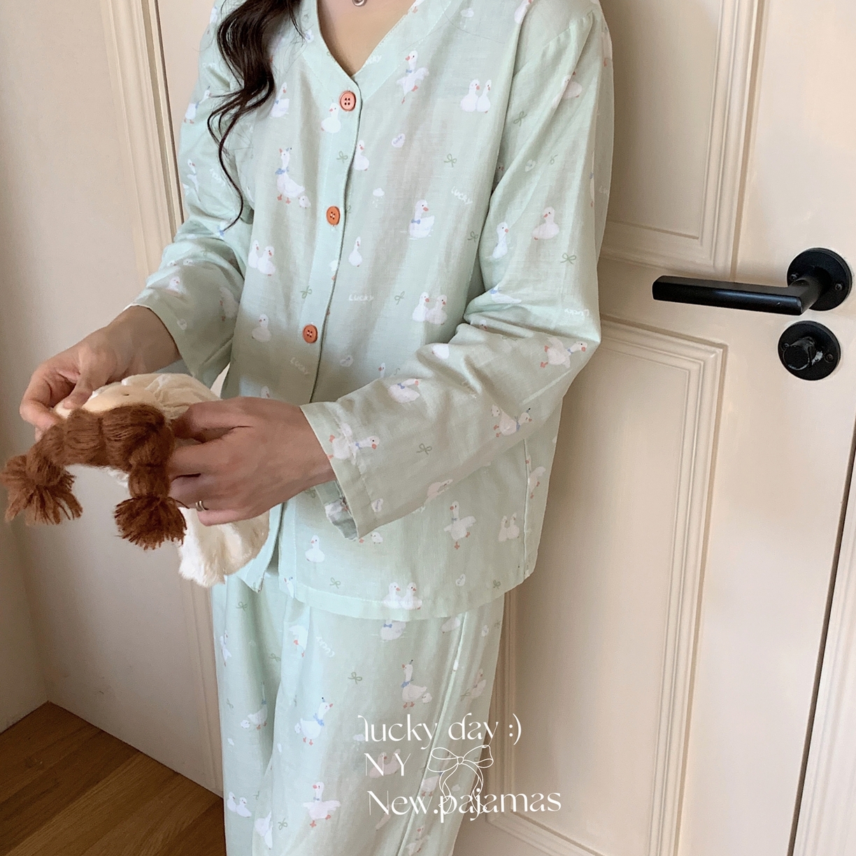 91家纺网 家纺一手货源 找家纺  纽约生活 2025新款有氧纱V领套装（会员-5） 春日鸭鸭