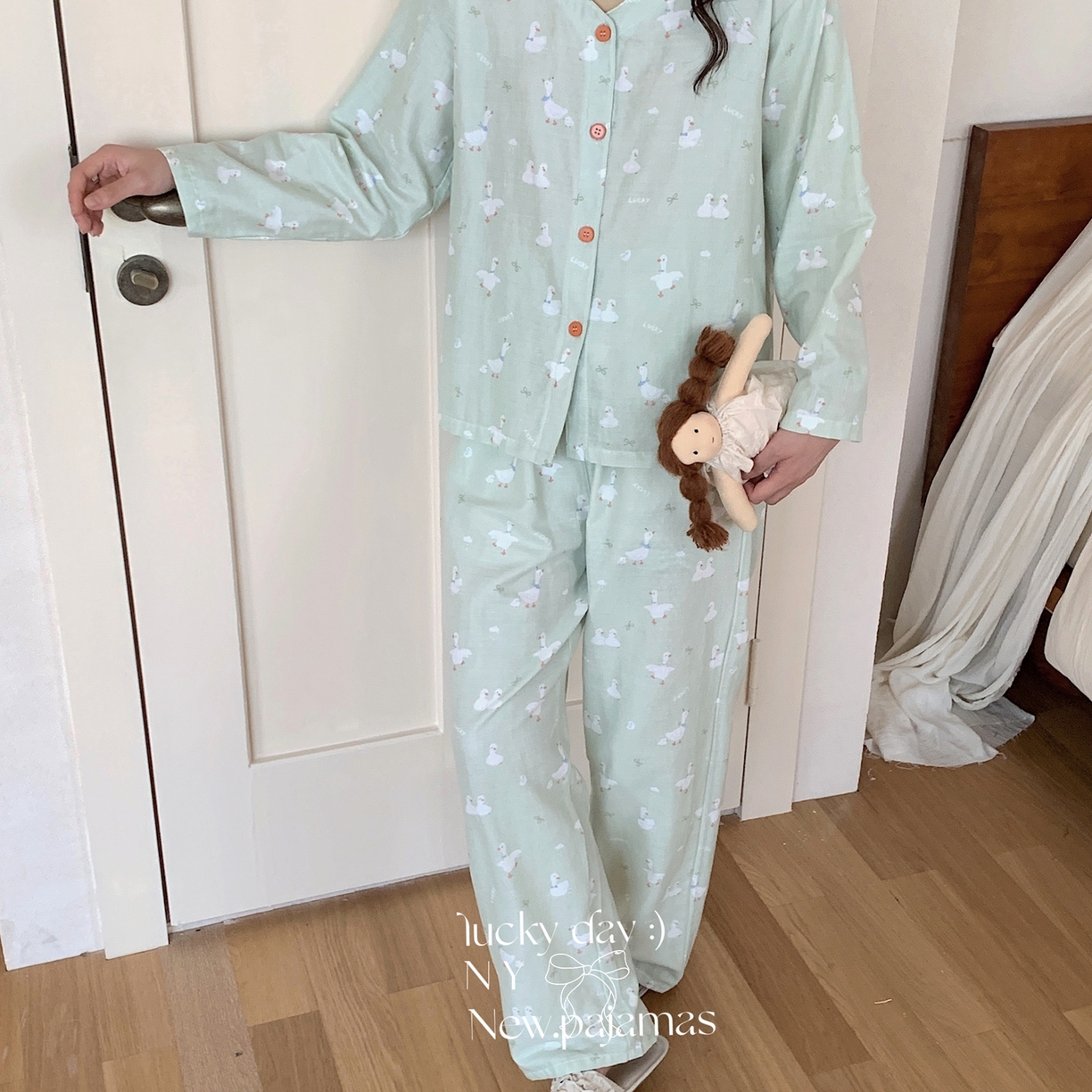 91家纺网 家纺一手货源 找家纺  纽约生活 2025新款有氧纱V领套装（会员-5） 春日鸭鸭