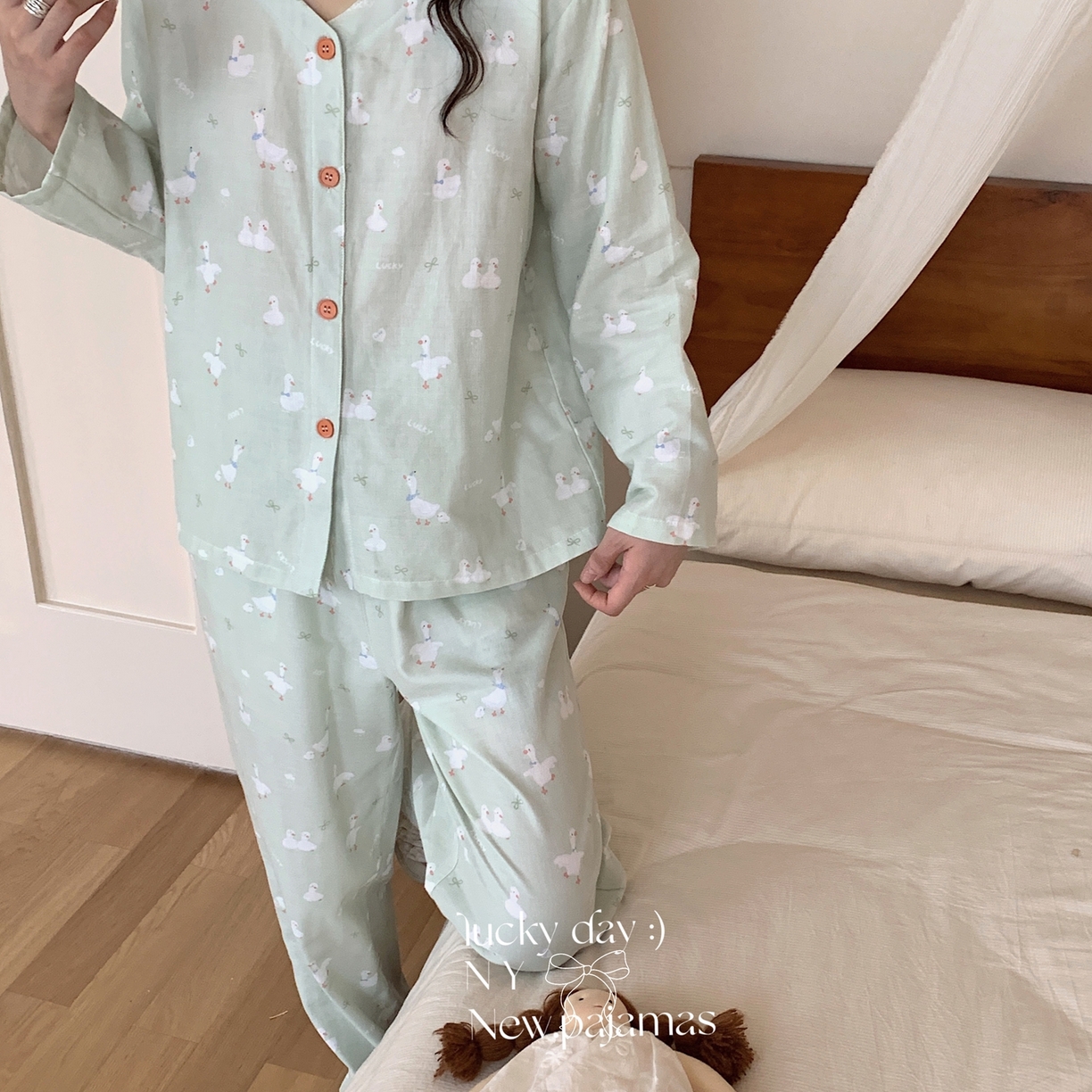 91家纺网 家纺一手货源 找家纺  纽约生活 2025新款有氧纱V领套装（会员-5） 春日鸭鸭