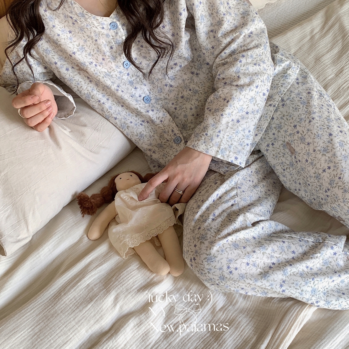 91家纺网 家纺一手货源 找家纺  纽约生活 2025新款有氧纱V领套装（会员-5） 蓝花兔