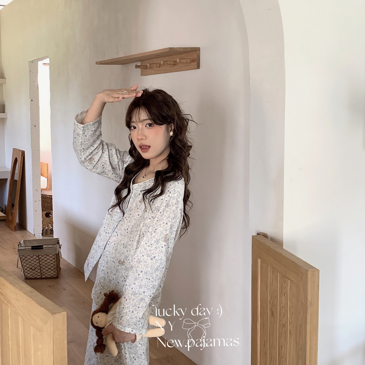 91家纺网 家纺一手货源 找家纺  纽约生活 2025新款有氧纱V领套装（会员-5） 蓝花兔