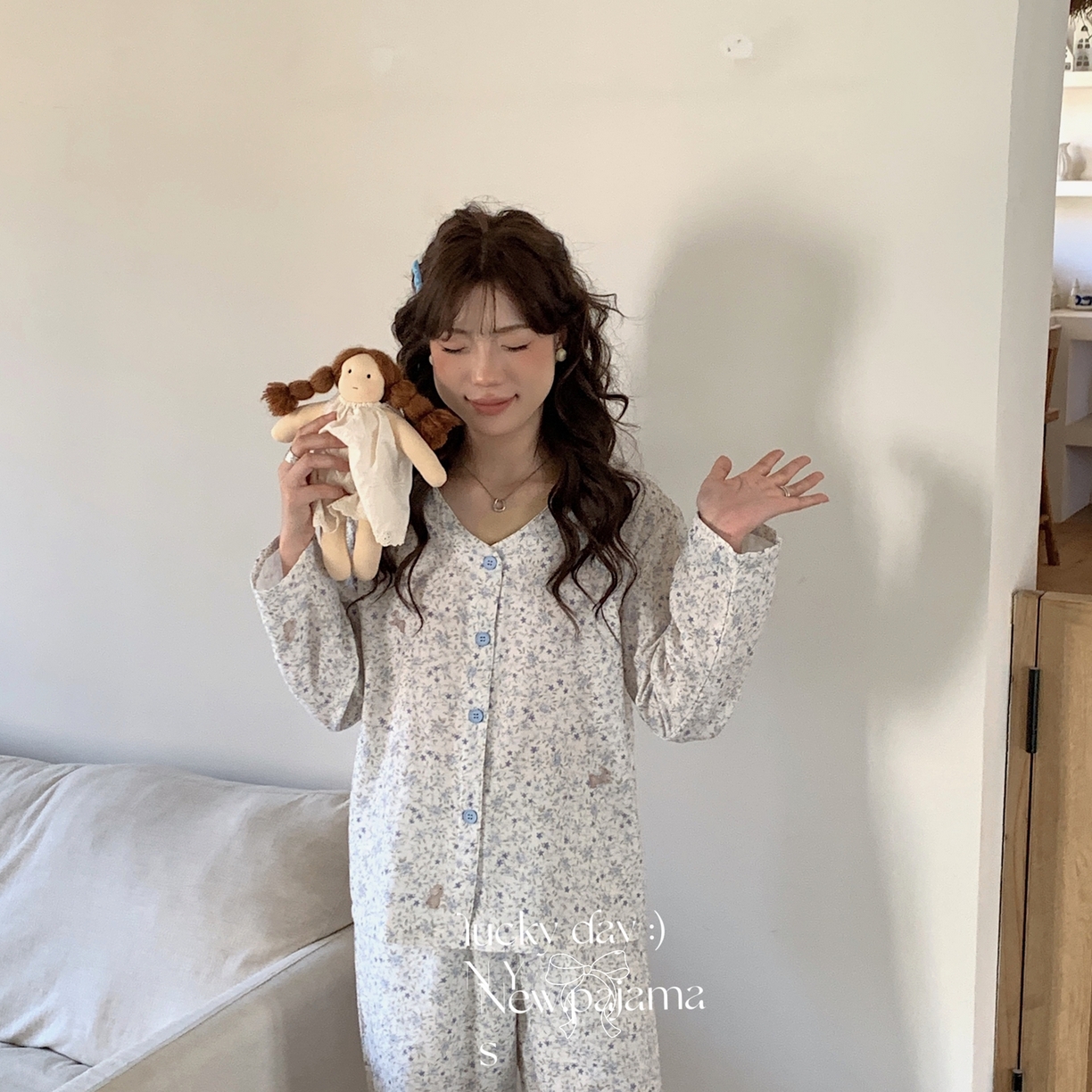 91家纺网 家纺一手货源 找家纺  纽约生活 2025新款有氧纱V领套装（会员-5） 蓝花兔