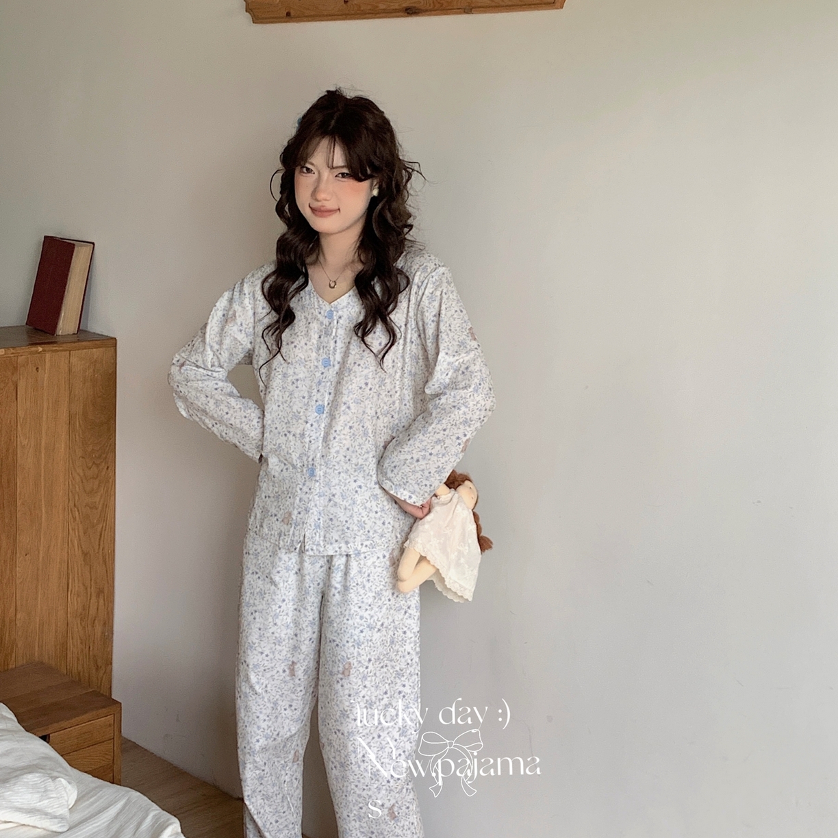 91家纺网 家纺一手货源 找家纺  纽约生活 2025新款有氧纱V领套装（会员-5） 蓝花兔