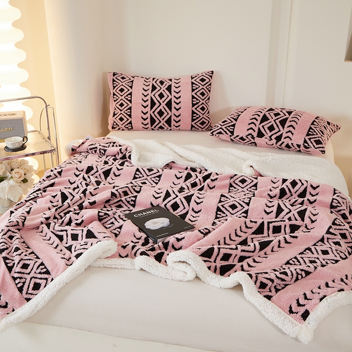 91家纺网 家纺一手货源 找家纺 楼兰公主 2025新款阳离子羊羔绒菱格毯毛毯毯子-麦格系列 菱格-粉