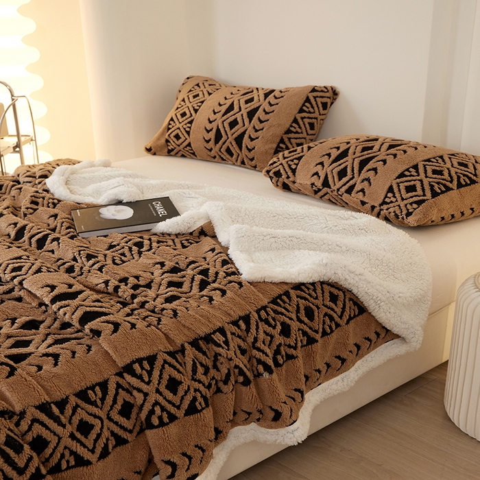 91家纺网 家纺一手货源 找家纺 楼兰公主 2025新款阳离子羊羔绒菱格毯毛毯毯子-麦格系列 菱格-咖