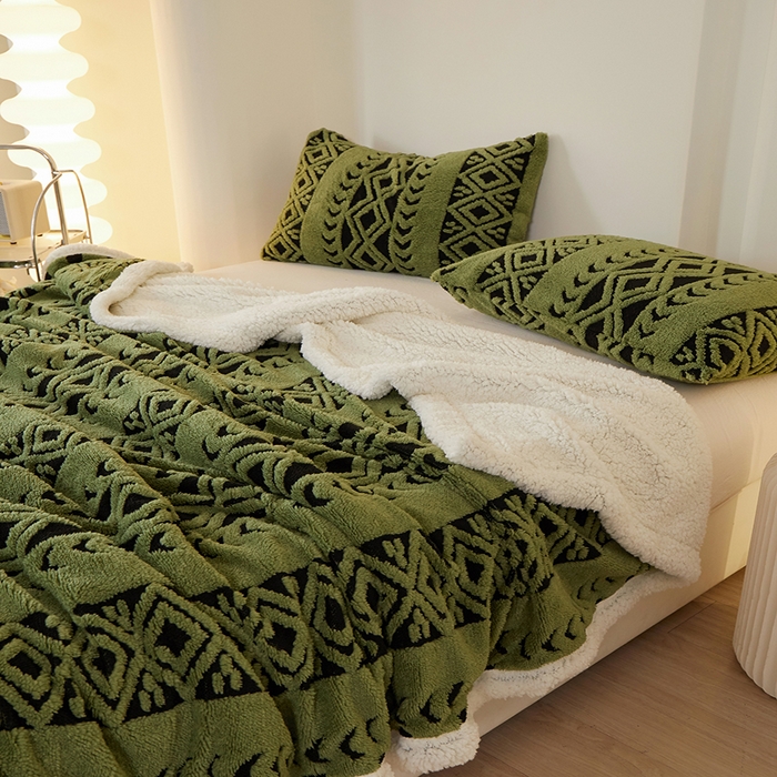 91家纺网 家纺一手货源 找家纺 楼兰公主 2025新款阳离子羊羔绒菱格毯毛毯毯子-麦格系列 菱格-绿