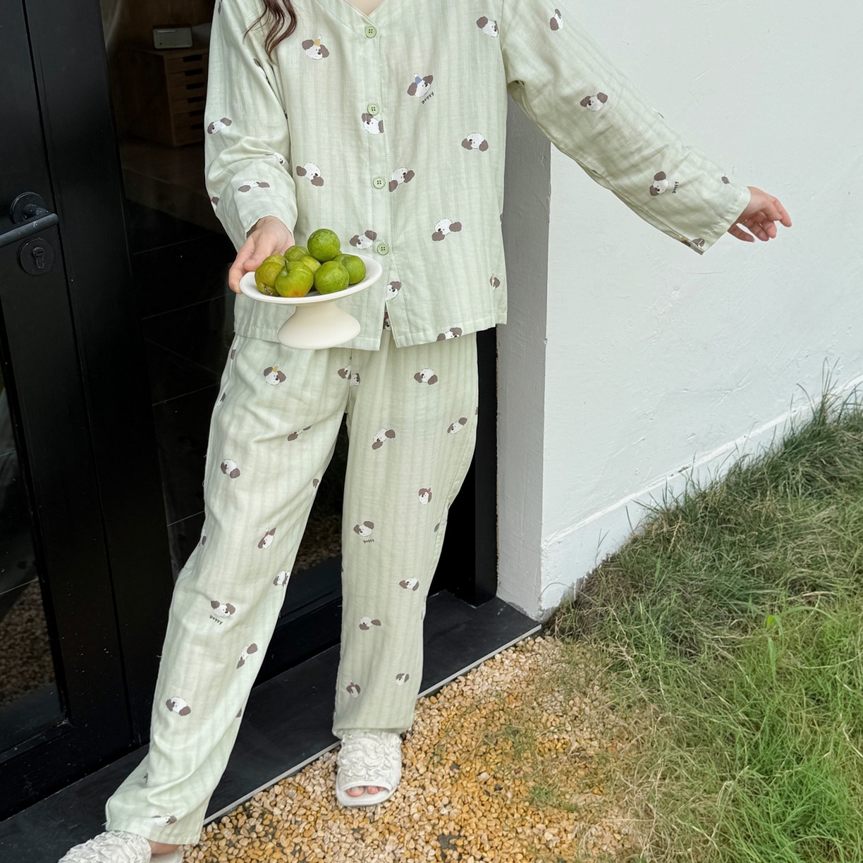 91家纺网 家纺一手货源 找家纺  纽约生活 2025新款有氧纱V领套装（会员-5） 绿条纹puppy狗