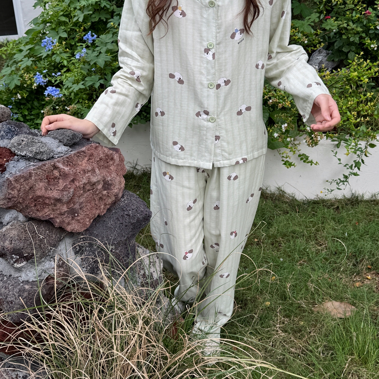 91家纺网 家纺一手货源 找家纺  纽约生活 2025新款有氧纱V领套装（会员-5） 绿条纹puppy狗