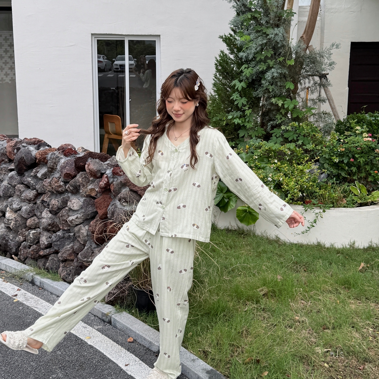 91家纺网 家纺一手货源 找家纺  纽约生活 2025新款有氧纱V领套装（会员-5） 绿条纹puppy狗