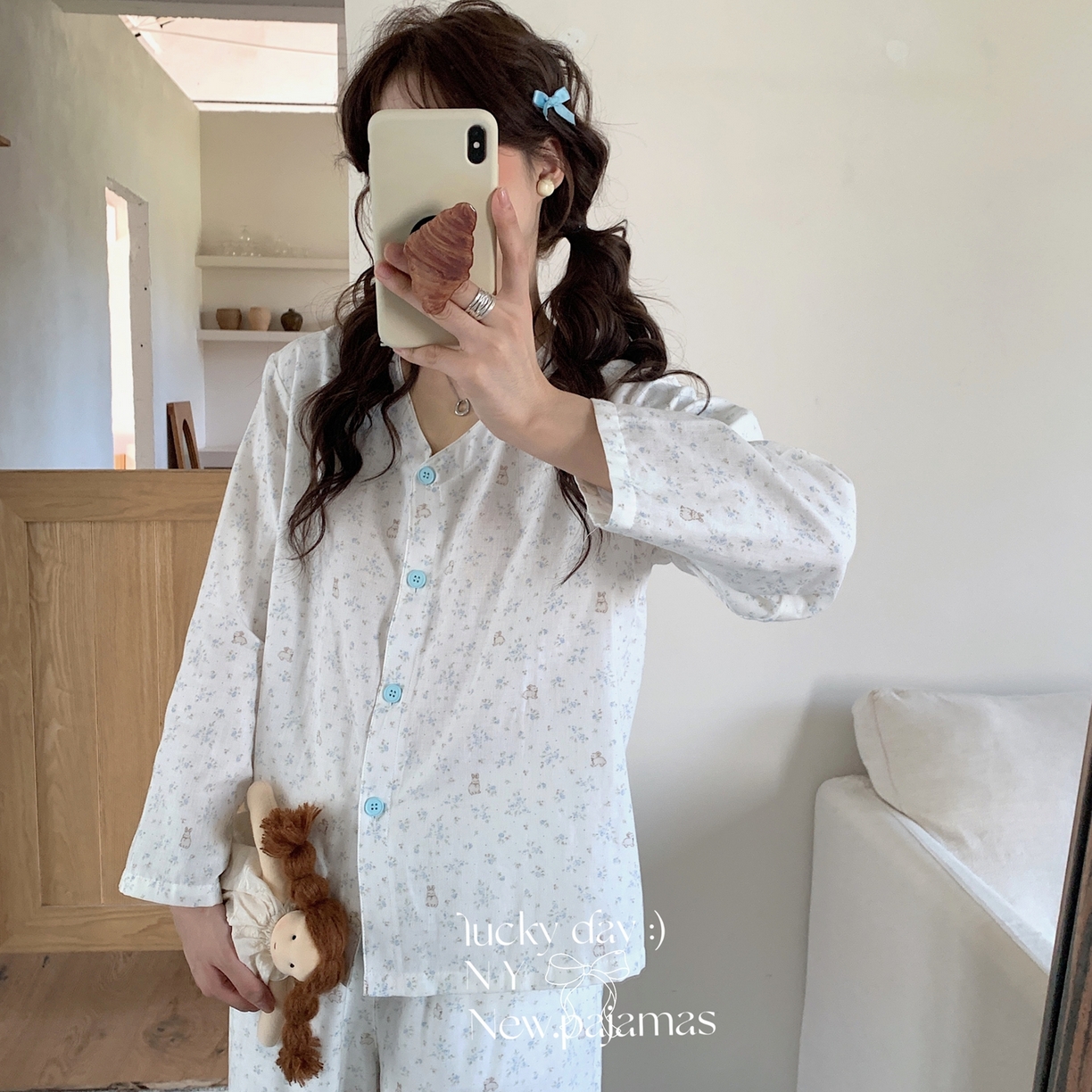 91家纺网 家纺一手货源 找家纺  纽约生活 2025新款有氧纱V领套装（会员-5） 碎花蓝兔兔