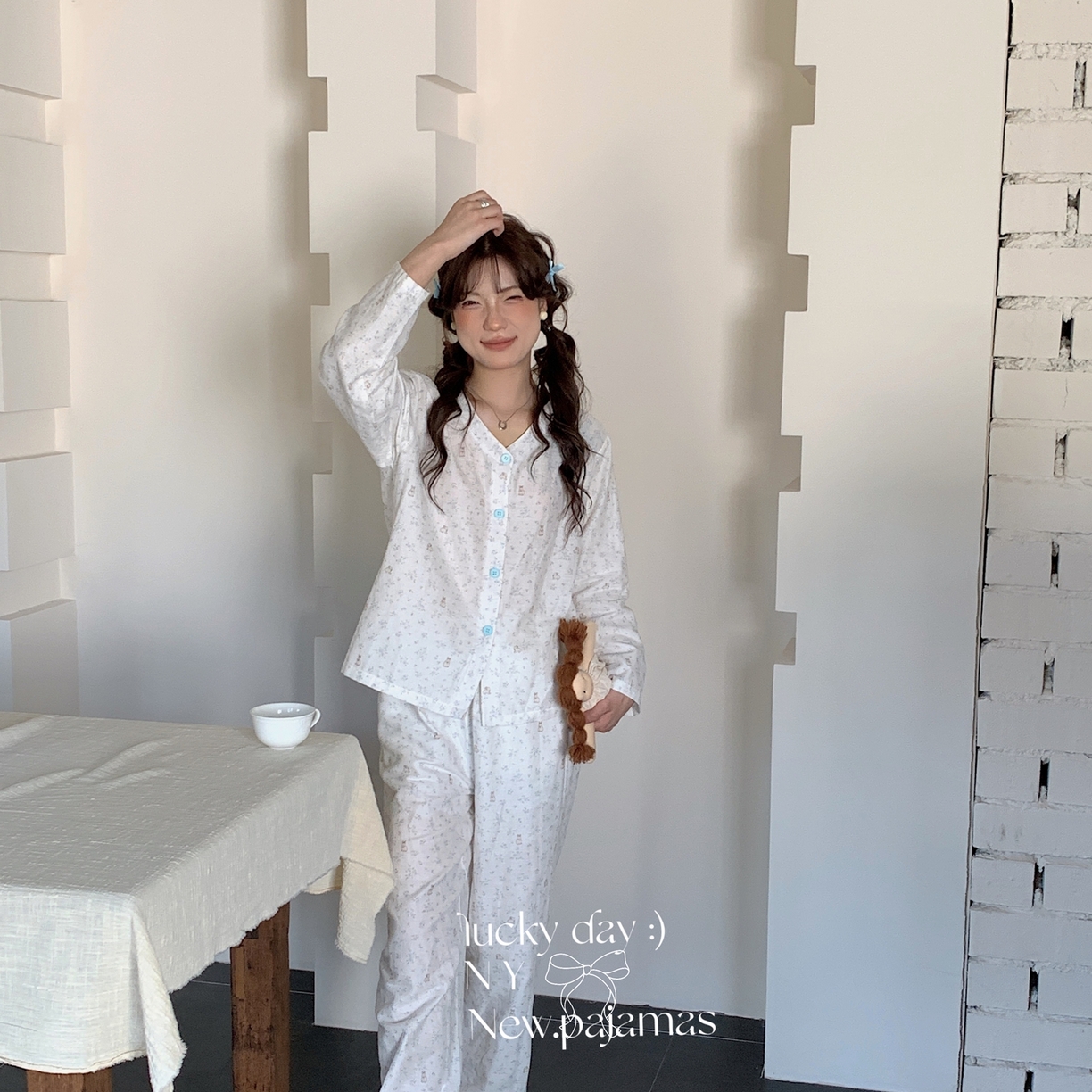 91家纺网 家纺一手货源 找家纺  纽约生活 2025新款有氧纱V领套装（会员-5） 碎花蓝兔兔