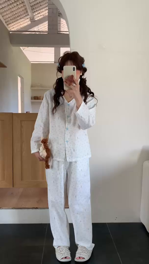 91家纺网 家纺一手货源 找家纺  纽约生活 2025新款有氧纱V领套装（会员-5） 碎花蓝兔兔