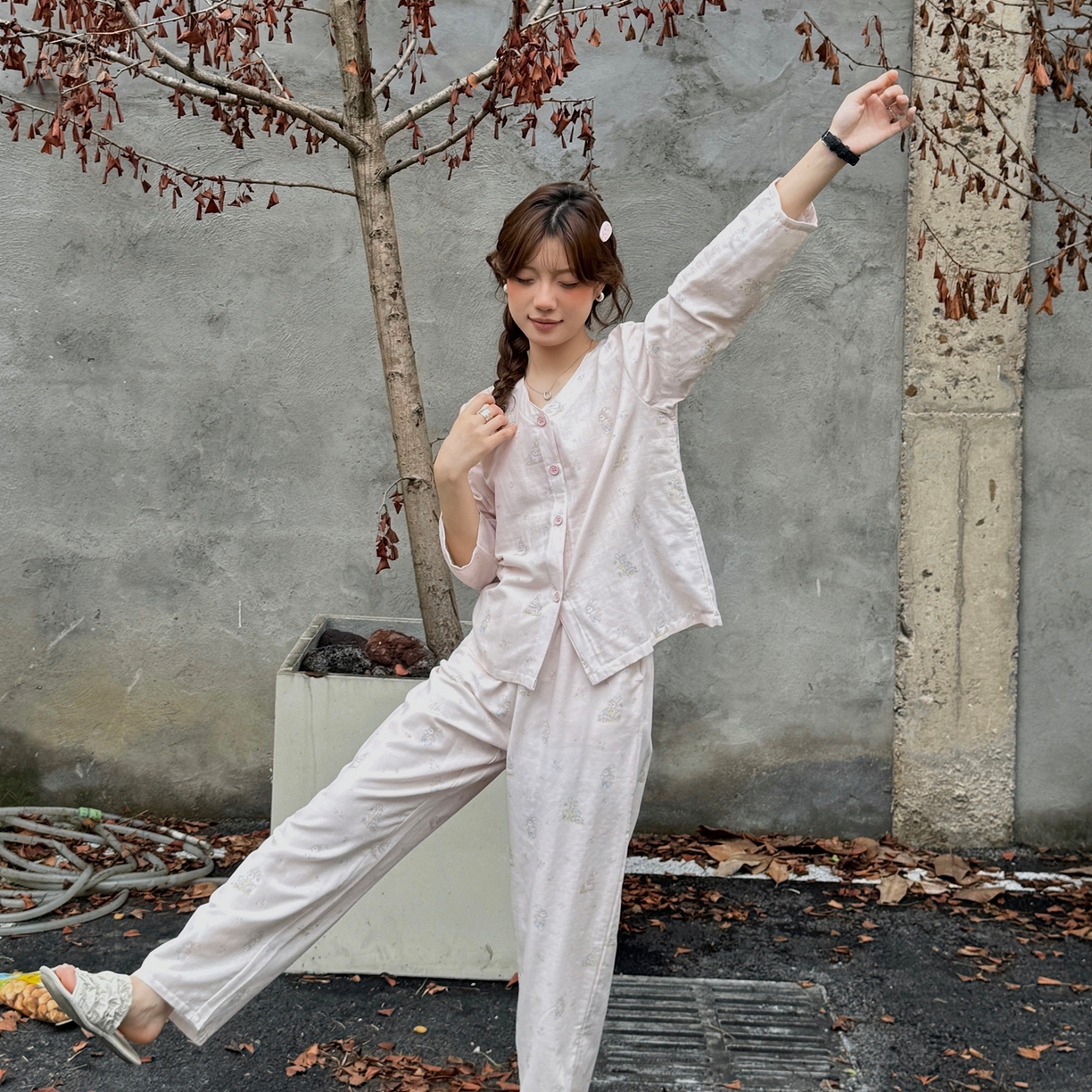 91家纺网 家纺一手货源 找家纺  纽约生活 2025新款有氧纱V领套装（会员-5） 兔影繁花