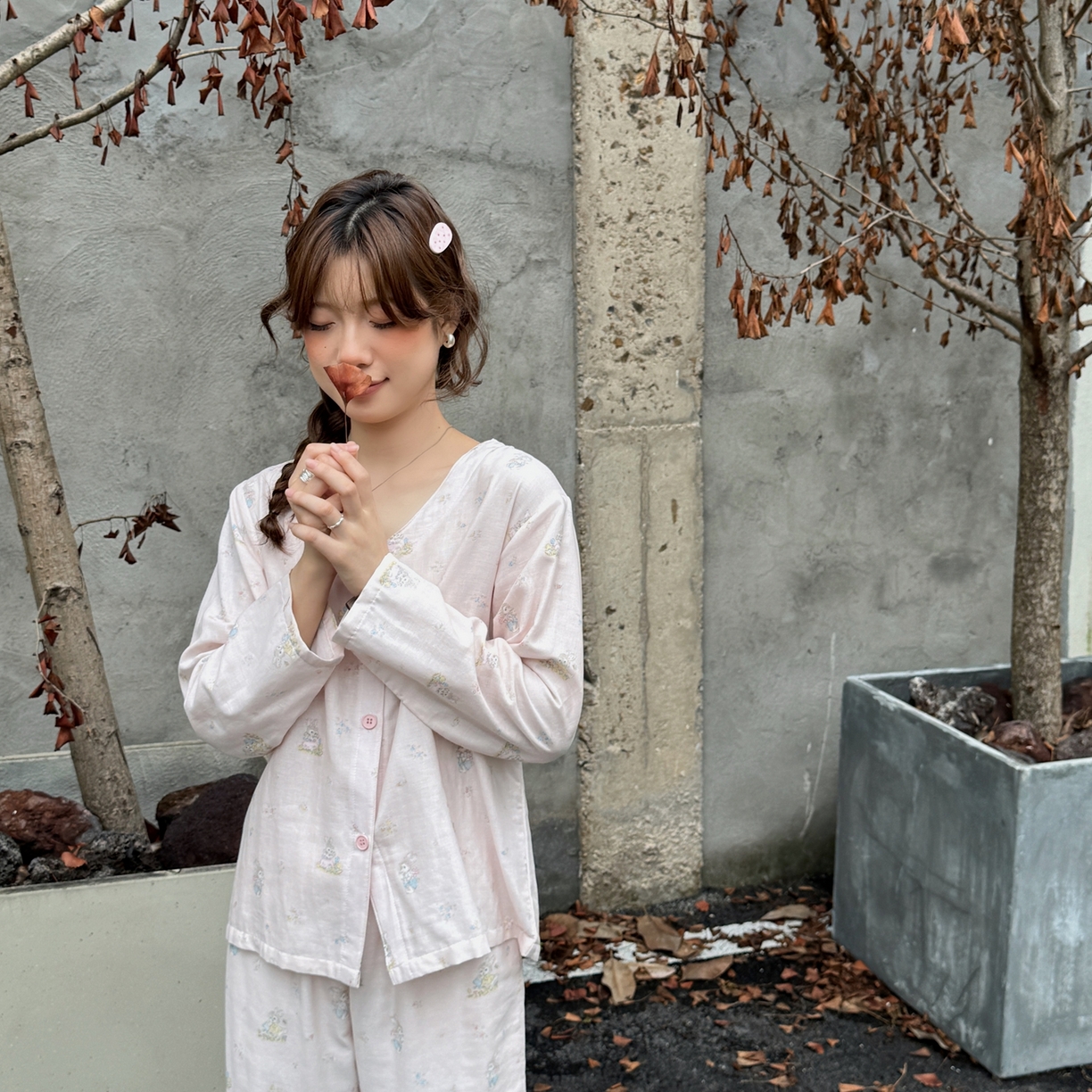 91家纺网 家纺一手货源 找家纺  纽约生活 2025新款有氧纱V领套装（会员-5） 兔影繁花