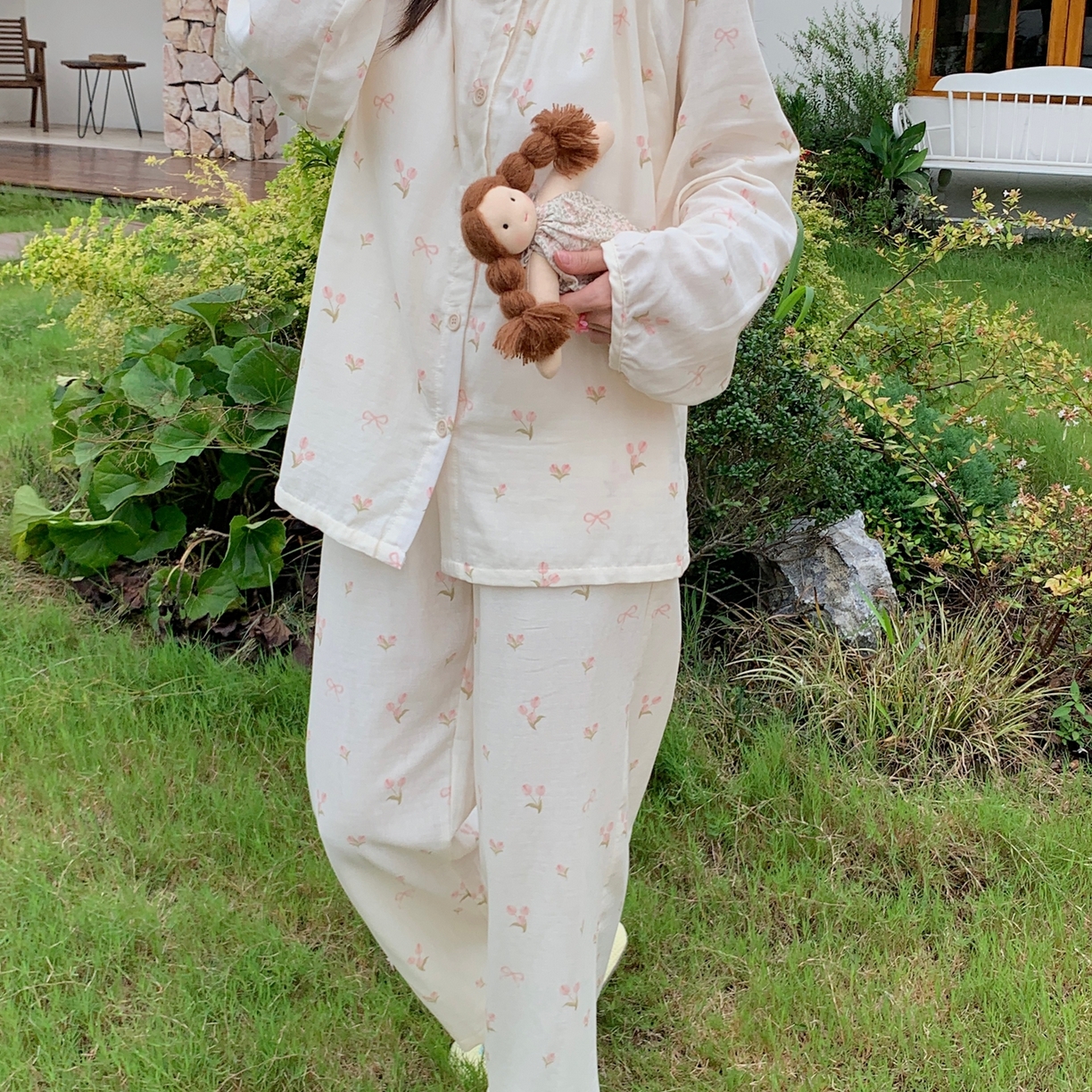 91家纺网 家纺一手货源 找家纺 纽约生活 2025新款有氧纱胸垫圆领开扣长袖长裤（会员-5） 花束蝴蝶结