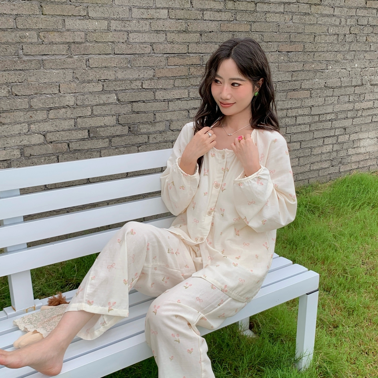 91家纺网 家纺一手货源 找家纺 纽约生活 2025新款有氧纱胸垫圆领开扣长袖长裤（会员-5） 花束蝴蝶结