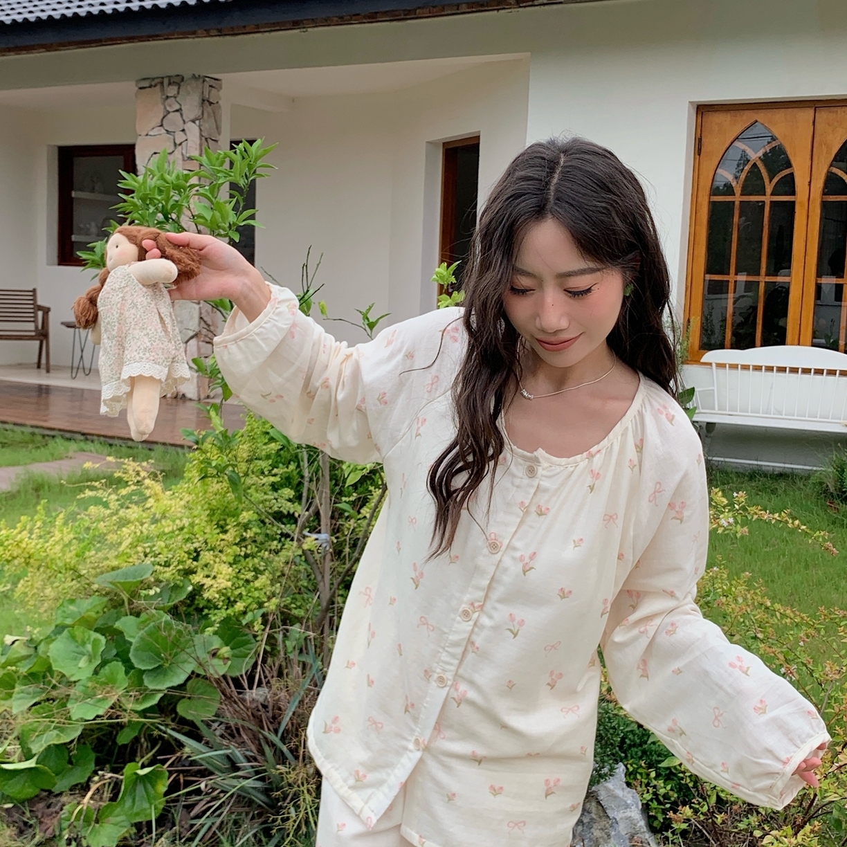 91家纺网 家纺一手货源 找家纺 纽约生活 2025新款有氧纱胸垫圆领开扣长袖长裤（会员-5） 花束蝴蝶结