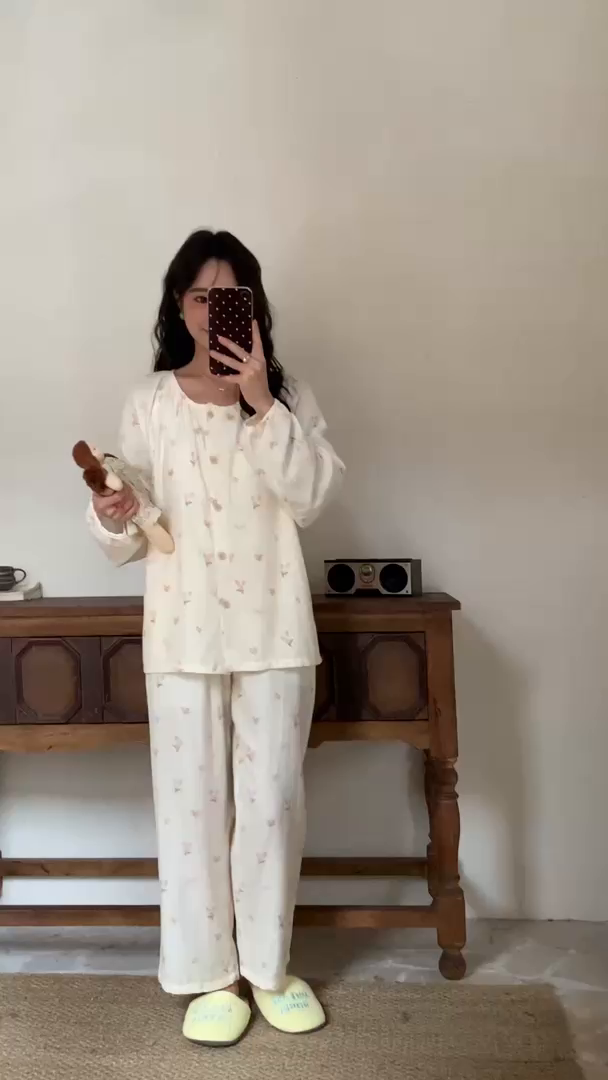 91家纺网 家纺一手货源 找家纺 纽约生活 2025新款有氧纱胸垫圆领开扣长袖长裤（会员-5） 花束蝴蝶结