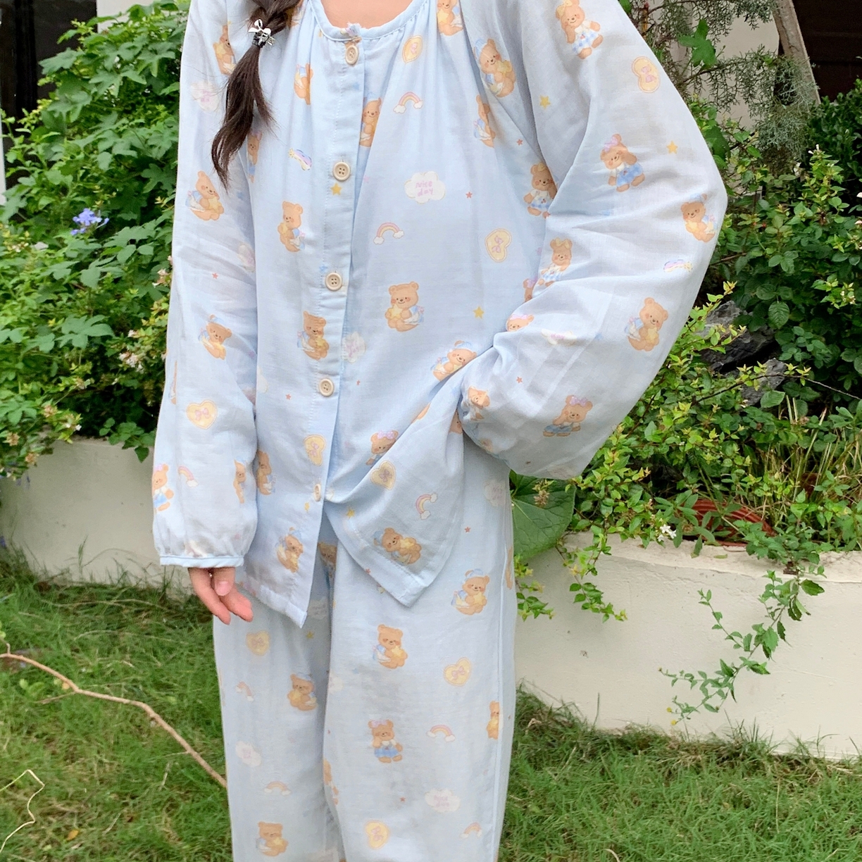 91家纺网 家纺一手货源 找家纺 纽约生活 2025新款有氧纱胸垫圆领开扣长袖长裤（会员-5） 黄油小熊蓝