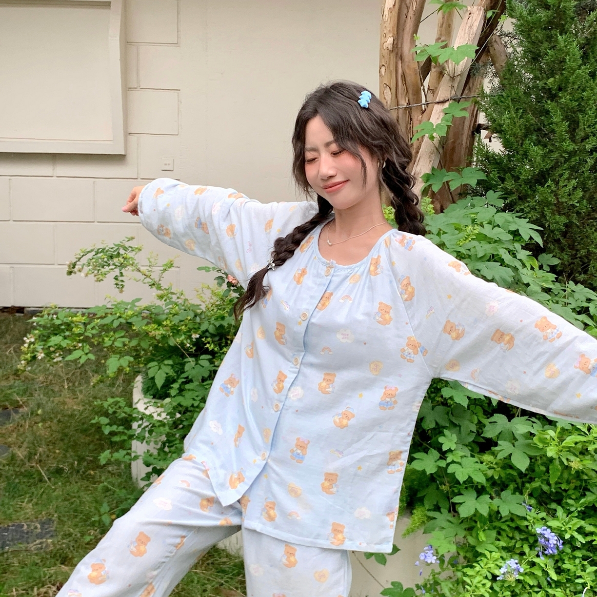 91家纺网 家纺一手货源 找家纺 纽约生活 2025新款有氧纱胸垫圆领开扣长袖长裤（会员-5） 黄油小熊蓝