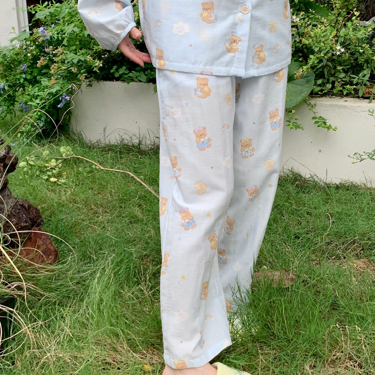 91家纺网 家纺一手货源 找家纺 纽约生活 2025新款有氧纱胸垫圆领开扣长袖长裤（会员-5） 黄油小熊蓝