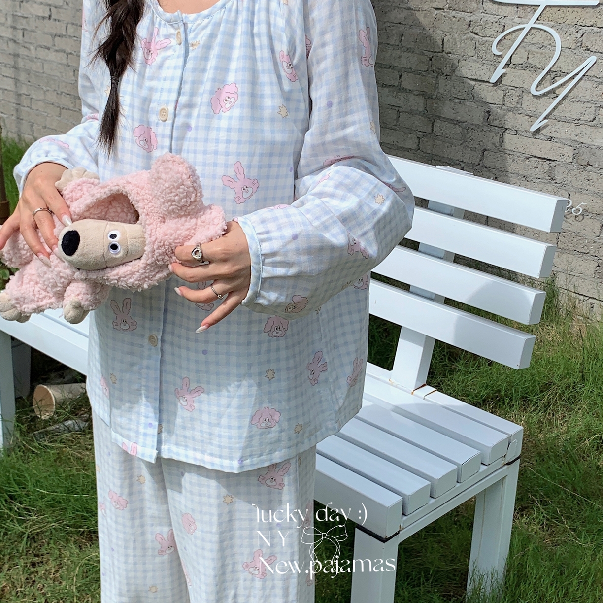 91家纺网 家纺一手货源 找家纺 纽约生活 2025新款有氧纱胸垫圆领开扣长袖长裤（会员-5） 蓝格奶茶兔