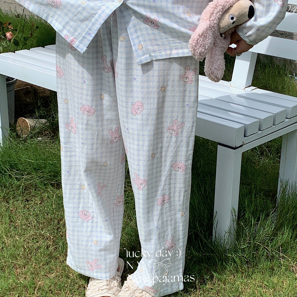 91家纺网 家纺一手货源 找家纺 纽约生活 2025新款有氧纱胸垫圆领开扣长袖长裤（会员-5） 蓝格奶茶兔