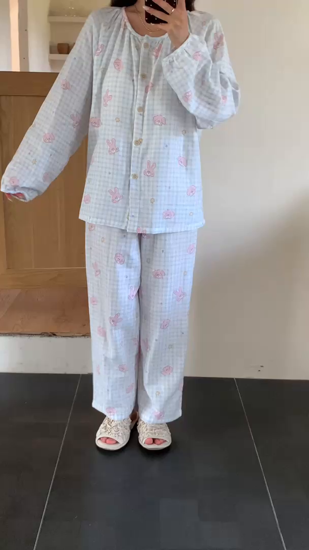 91家纺网 家纺一手货源 找家纺 纽约生活 2025新款有氧纱胸垫圆领开扣长袖长裤（会员-5） 蓝格奶茶兔