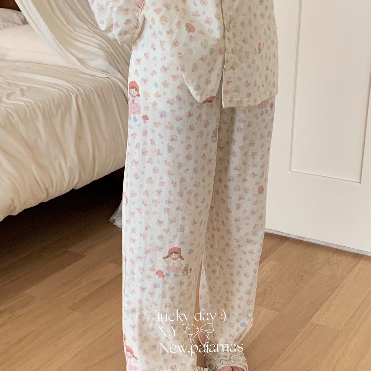 91家纺网 家纺一手货源 找家纺 纽约生活 2025新款有氧纱胸垫圆领开扣长袖长裤（会员-5） 蘑菇女孩