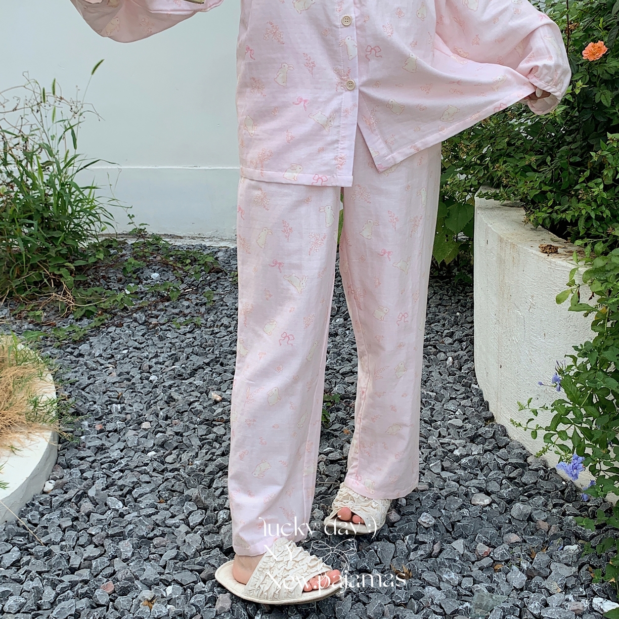 91家纺网 家纺一手货源 找家纺 纽约生活 2025新款有氧纱胸垫圆领开扣长袖长裤（会员-5） 奶油粉兔