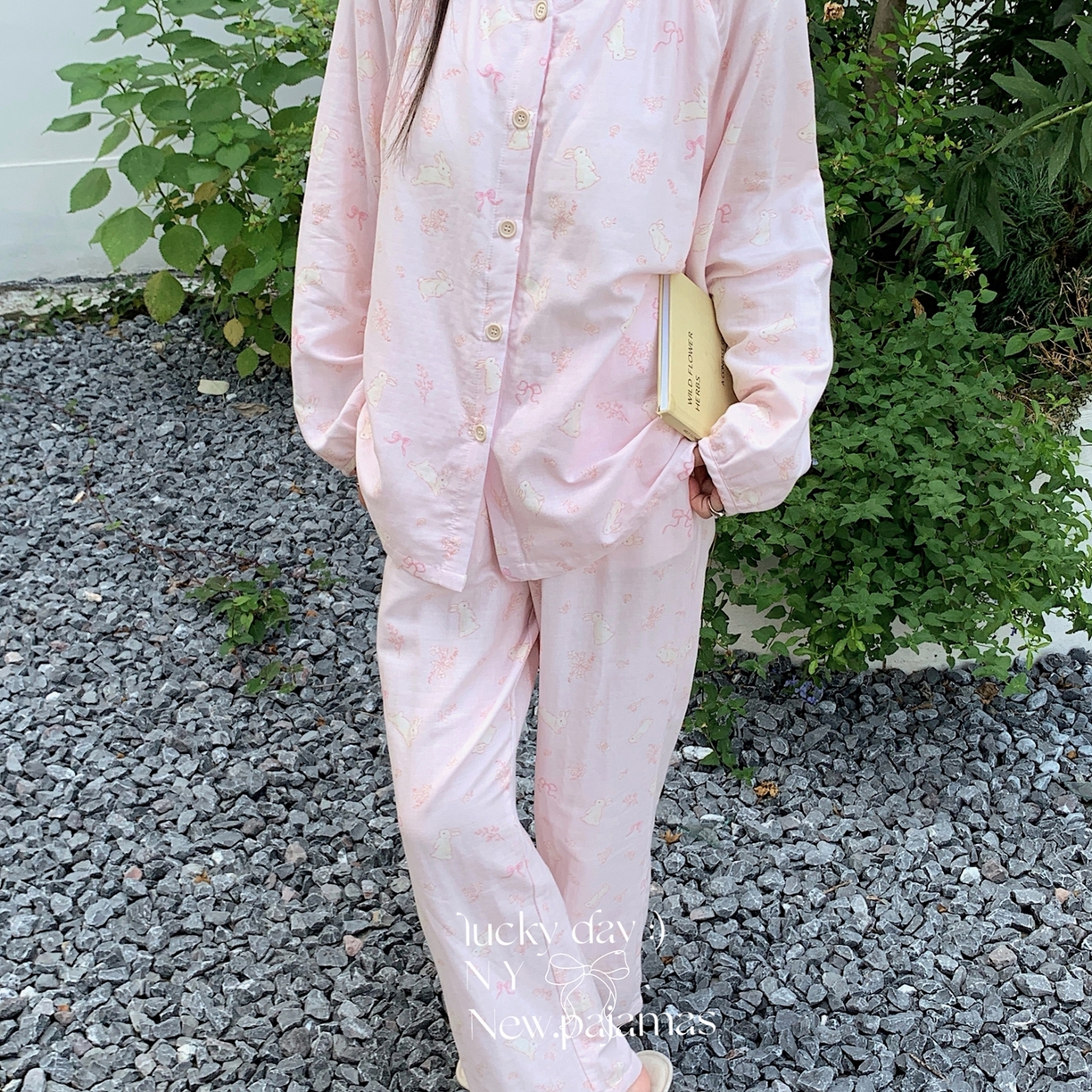 91家纺网 家纺一手货源 找家纺 纽约生活 2025新款有氧纱胸垫圆领开扣长袖长裤（会员-5） 奶油粉兔