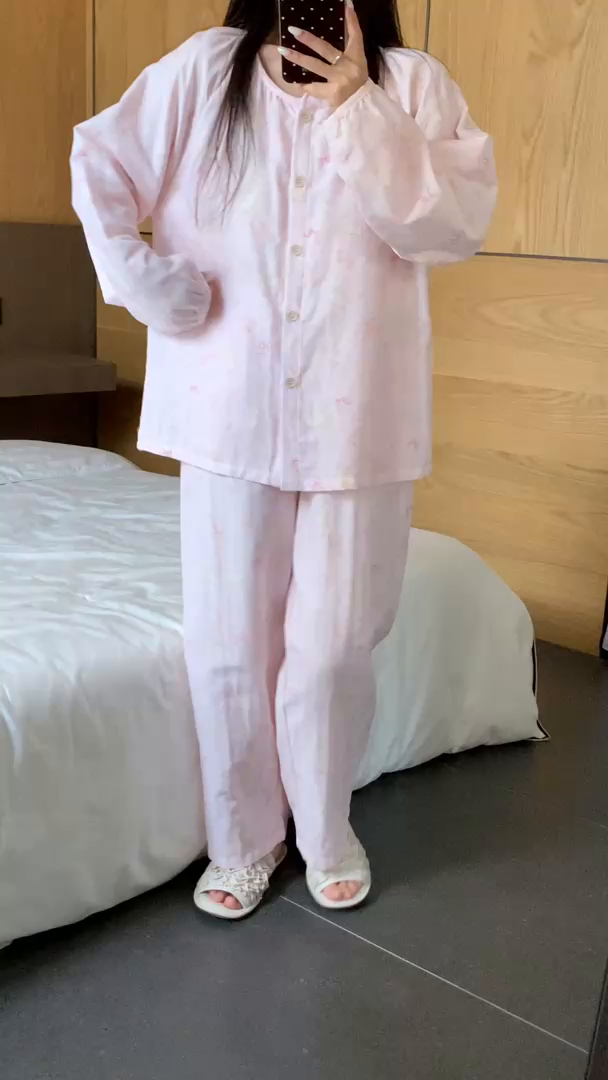 91家纺网 家纺一手货源 找家纺 纽约生活 2025新款有氧纱胸垫圆领开扣长袖长裤（会员-5） 奶油粉兔