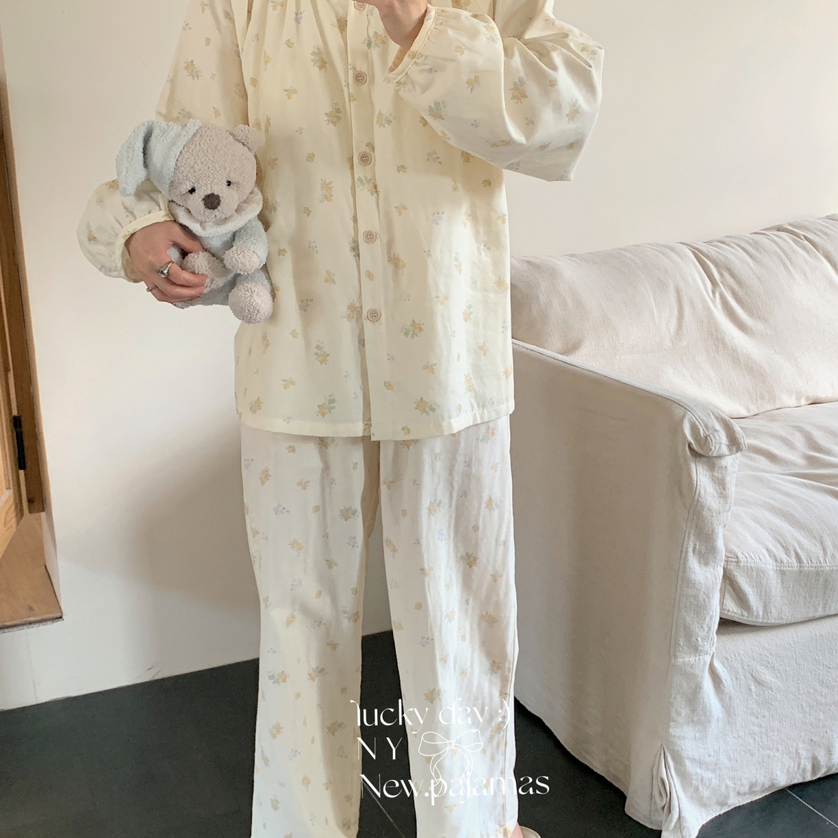 91家纺网 家纺一手货源 找家纺 纽约生活 2025新款有氧纱胸垫圆领开扣长袖长裤（会员-5） 枇杷