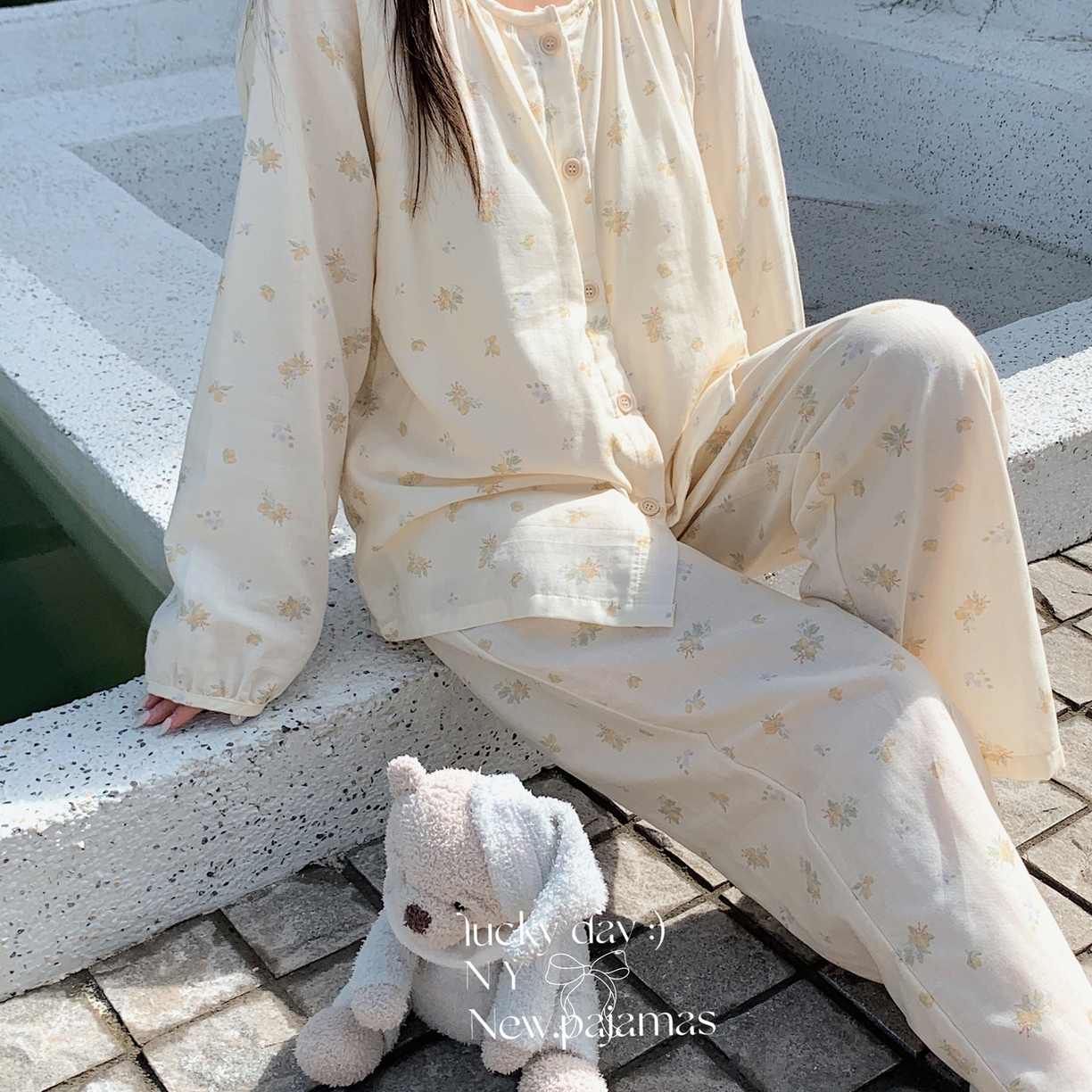 91家纺网 家纺一手货源 找家纺 纽约生活 2025新款有氧纱胸垫圆领开扣长袖长裤（会员-5） 枇杷