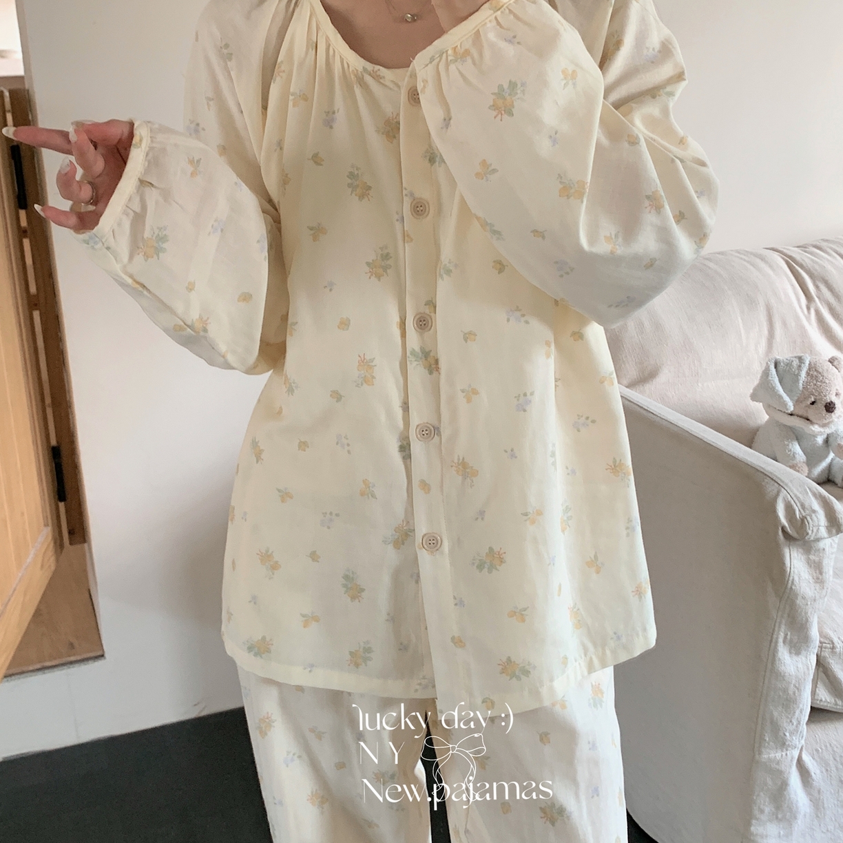 91家纺网 家纺一手货源 找家纺 纽约生活 2025新款有氧纱胸垫圆领开扣长袖长裤（会员-5） 枇杷