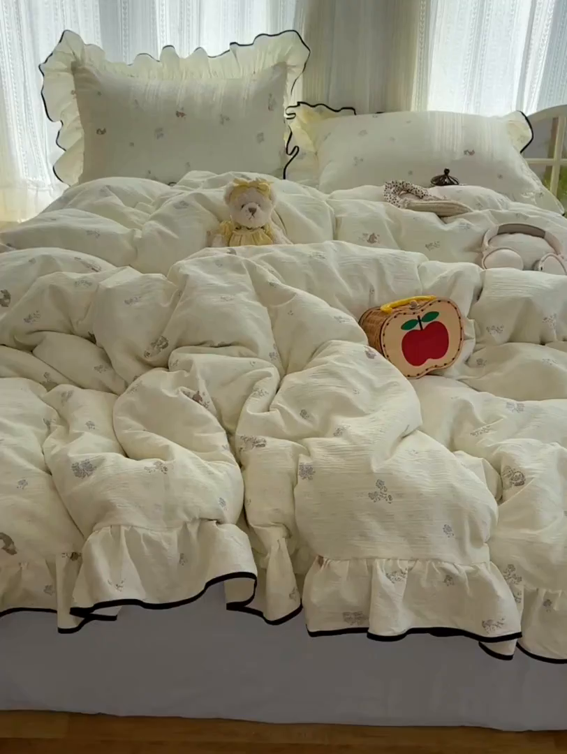 91家纺网 家纺一手货源 找家纺 红嘴企鹅 2025新款韩版双拼花边四件套 韩版-淡彩繁花