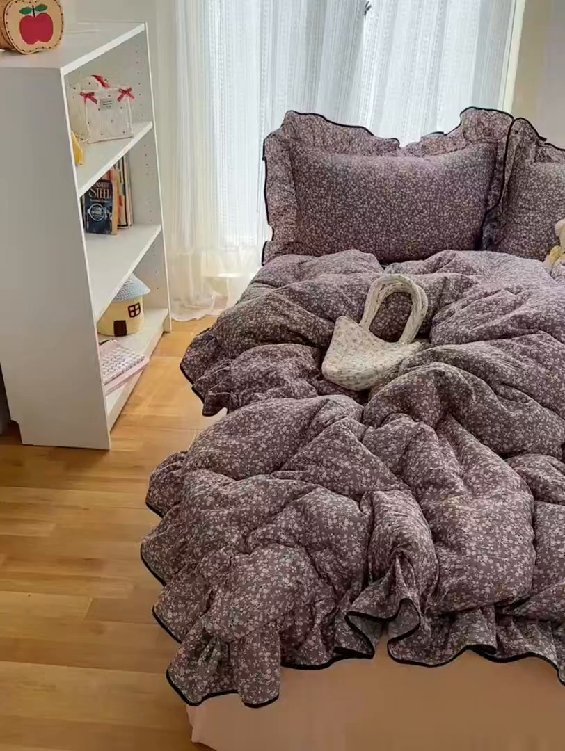 91家纺网 家纺一手货源 找家纺 红嘴企鹅 2025新款韩版双拼花边四件套 韩版-褐野粉韵