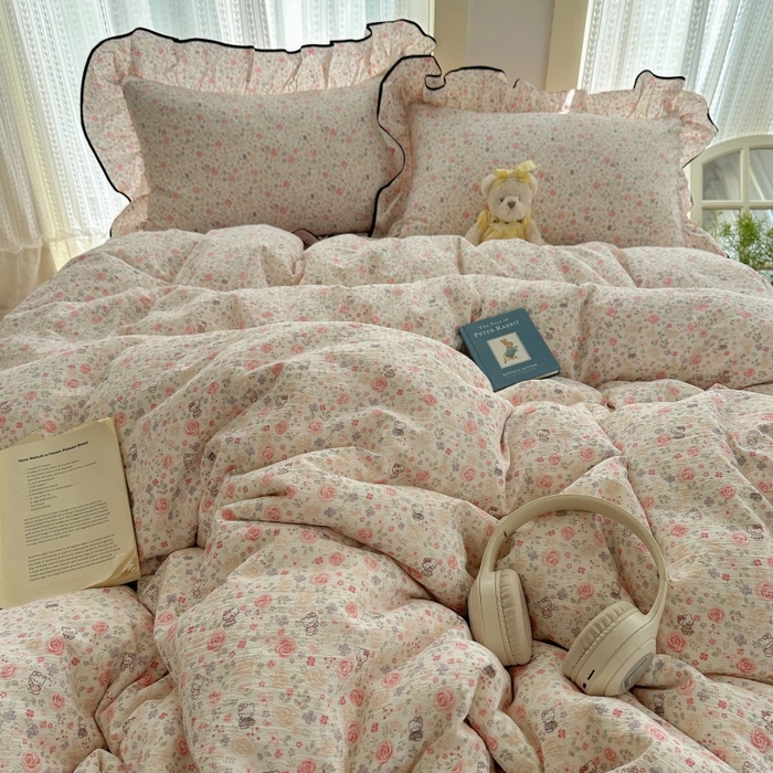 91家纺网 家纺一手货源 找家纺 红嘴企鹅 2025新款韩版双拼花边四件套 韩版-凯蒂花漾